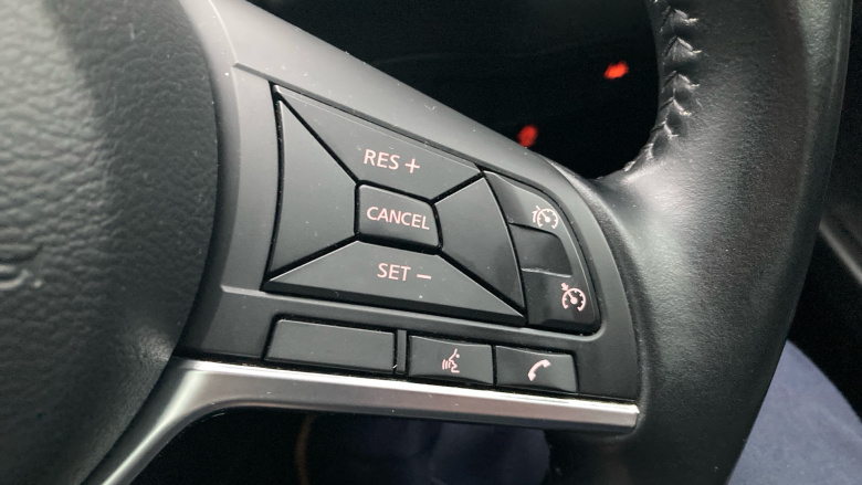 Nissan Qashqai 1.3 DiG-T 160 Tekna 5dr Petrol Hatchback